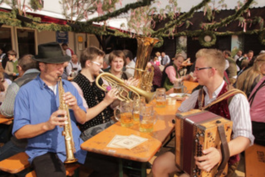  musiker mit instrumenten  II Ammer