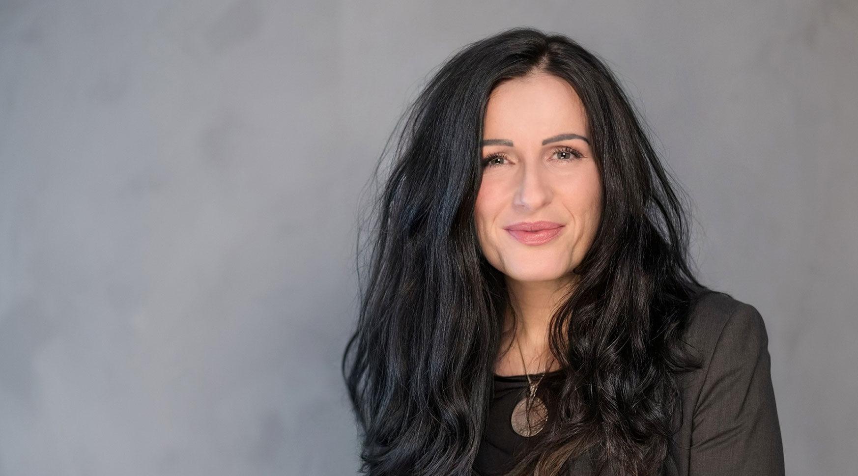 Pressesprecherin für die Hühner- und Entenbraterei AMMER